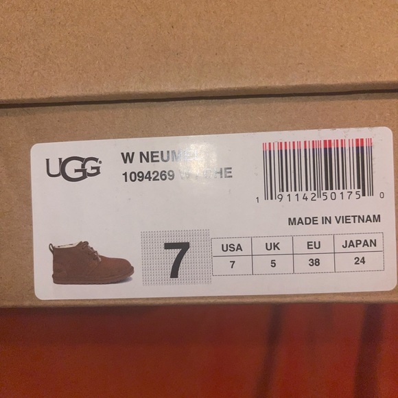 Womens Ugg boots - Picture 4 of 4